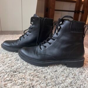 Kenneth Cole Reaction Lace Up Moto boots Women’s Size 6.5